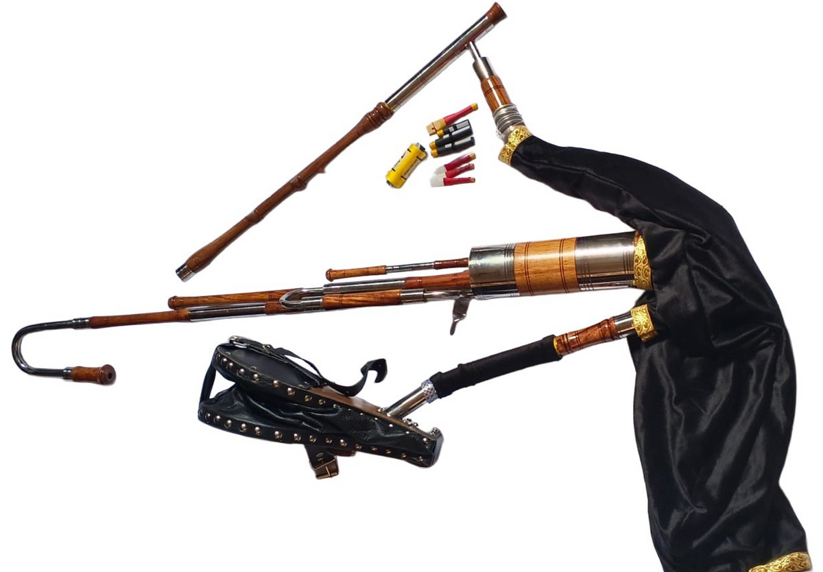 Irish Uilleann Bagpipe Half Set Complete with Bag, Reeds & Instructions